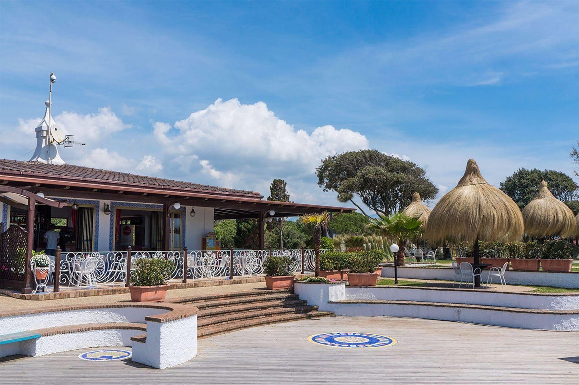 Holiday Village Fondi Ngoại thất bức ảnh