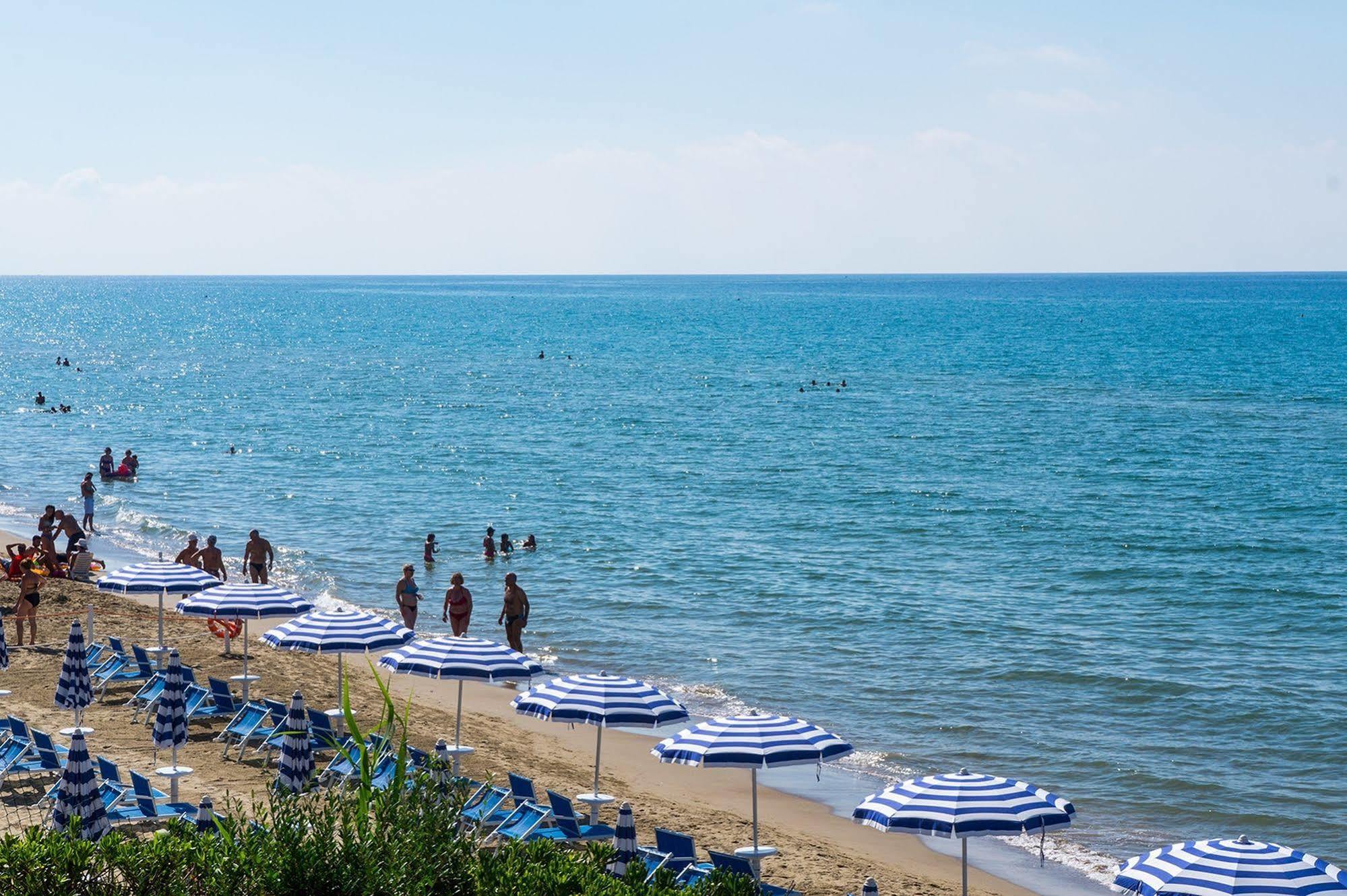Holiday Village Fondi Ngoại thất bức ảnh